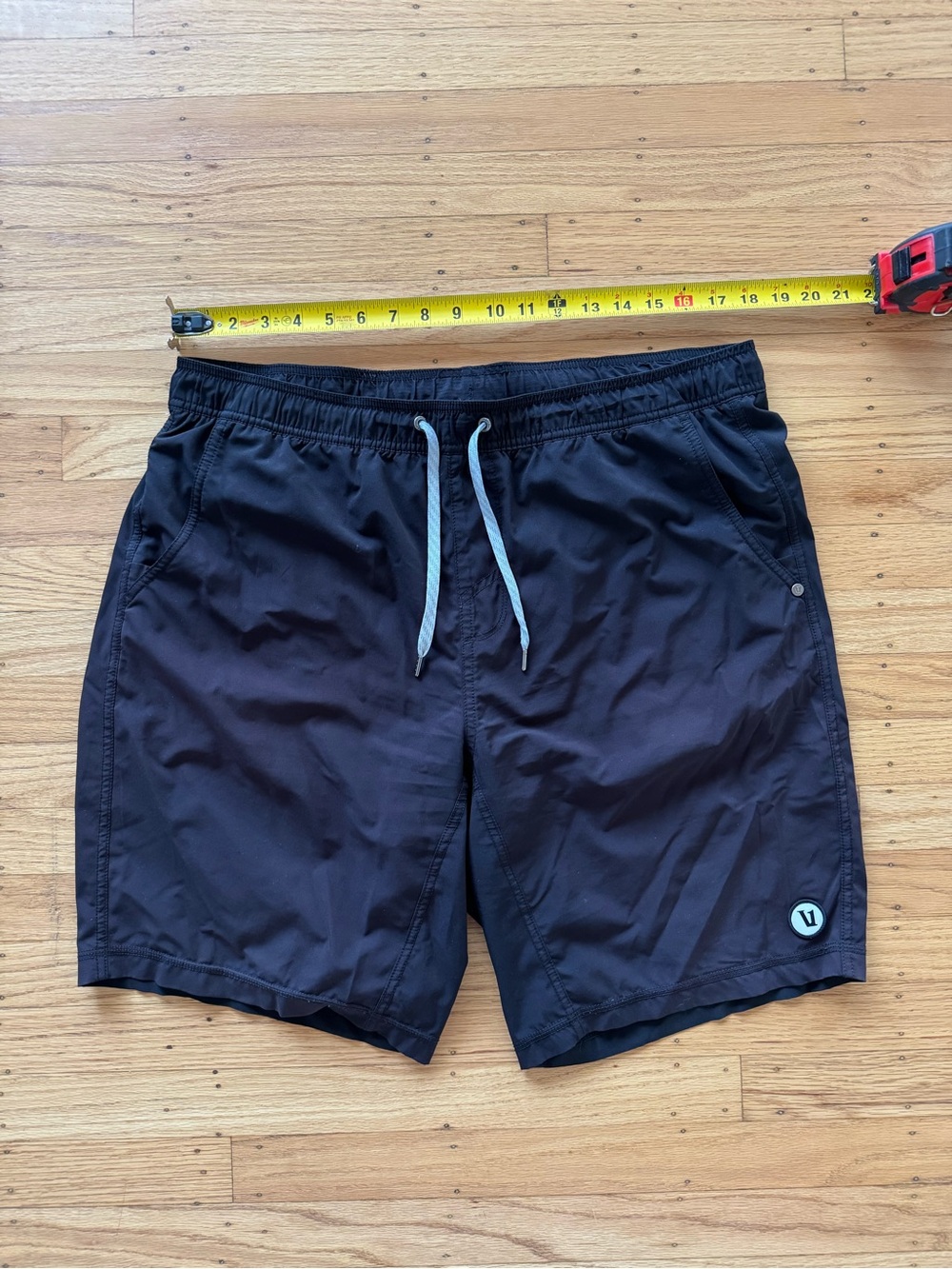 Vuori Kore Shorts V302 Mens XL Black Lined Athletic Drawstring Stretch Shorts